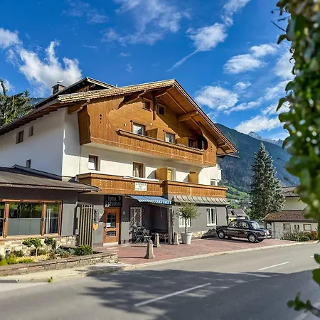 Luna Zillertal מלון דירות 3*