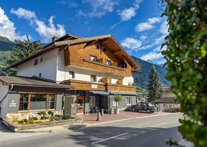 Luna Zillertal מלון דירות 3*